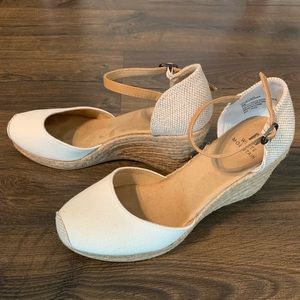 Super cute WhiteMountain wedges! Never worn!